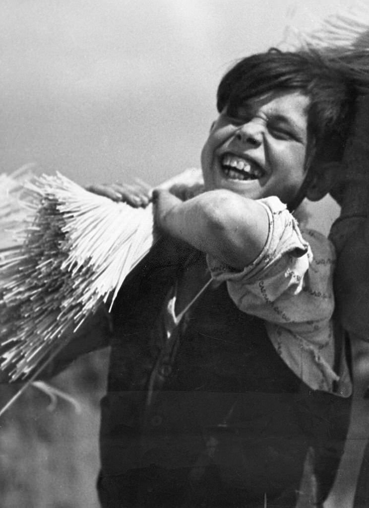 Neapolitan boy carrying a bundle of spaghetti on his shoulder, 1932