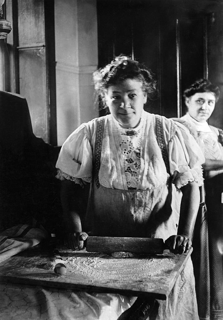 Schumann-Heink, Ernestine, german singer, making pasta, 1900s