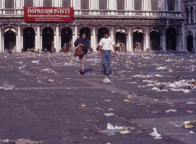 Pink Floyd's Famous Floating Concert in Venice that forced the City Council to Resign, 1989