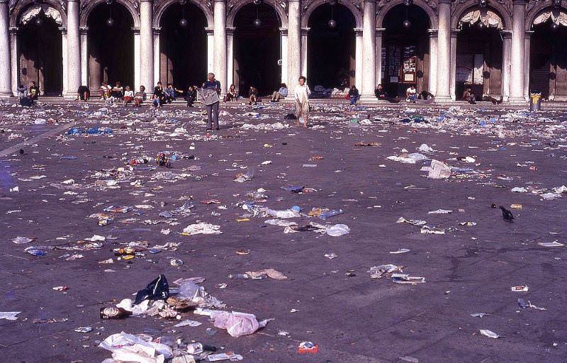 Pink Floyd's Famous Floating Concert in Venice that forced the City Council to Resign, 1989