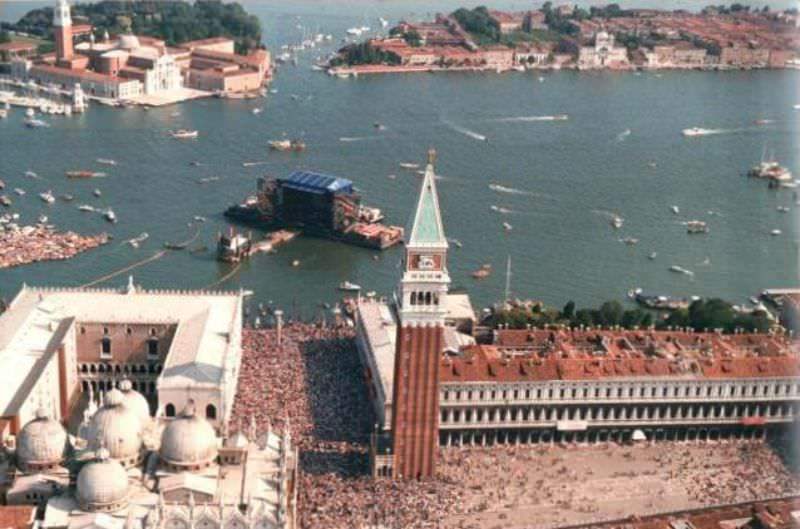 Pink Floyd's Famous Floating Concert in Venice that forced the City Council to Resign, 1989