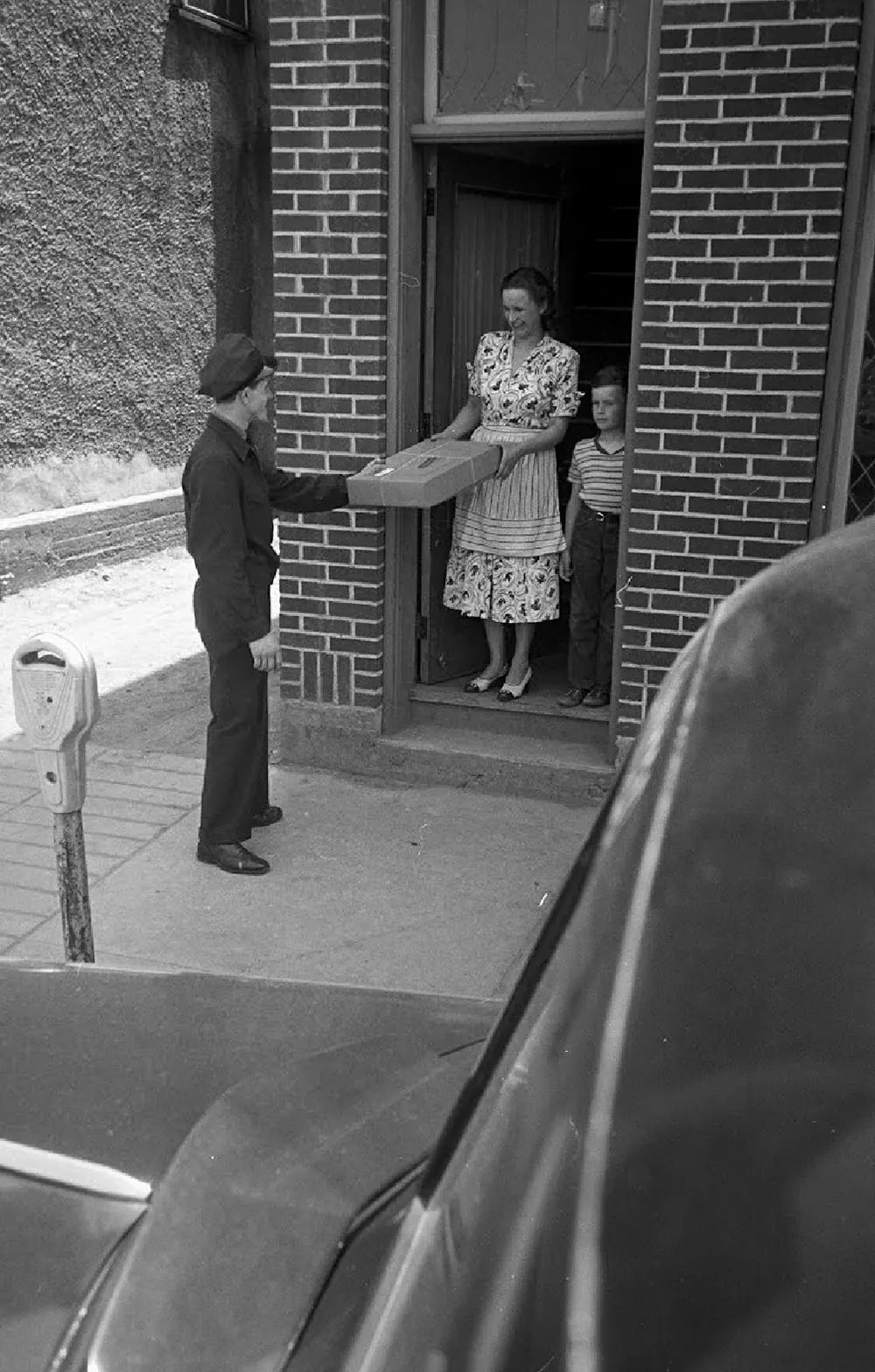 Pre-Internet Online Shopping Store: Customers Ordered Products from the Screens and the Company Shipped