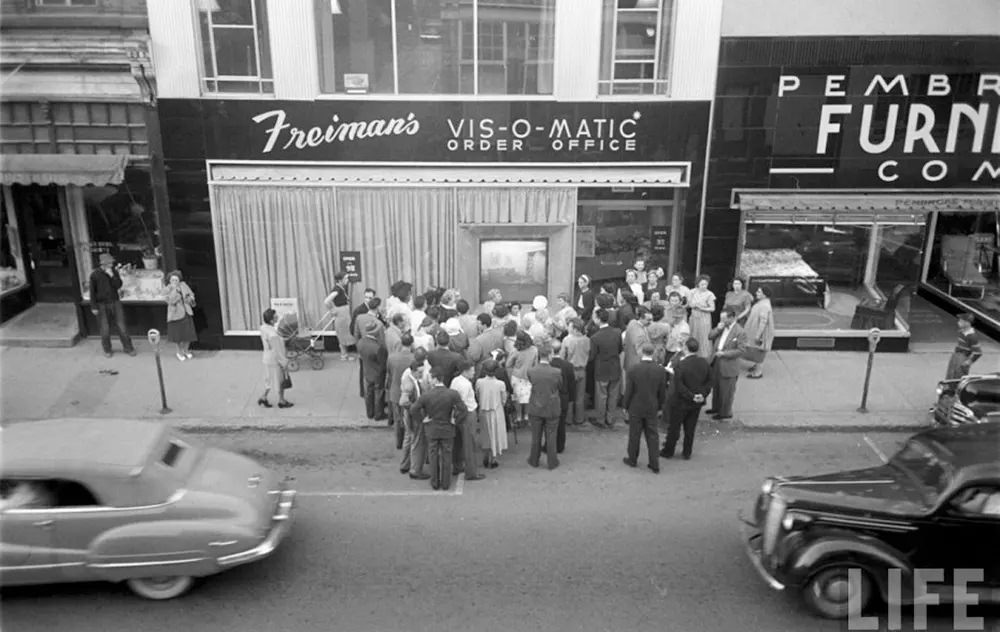 Pre-Internet Online Shopping Store: Customers Ordered Products from the Screens and the Company Shipped