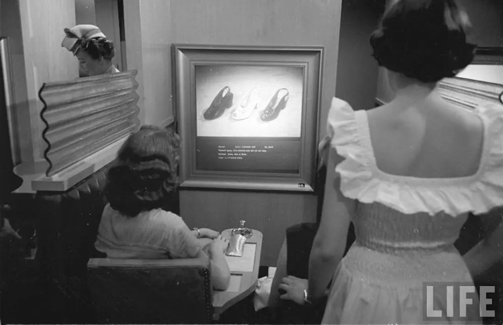 Pre-Internet Online Shopping Store: Customers Ordered Products from the Screens and the Company Shipped