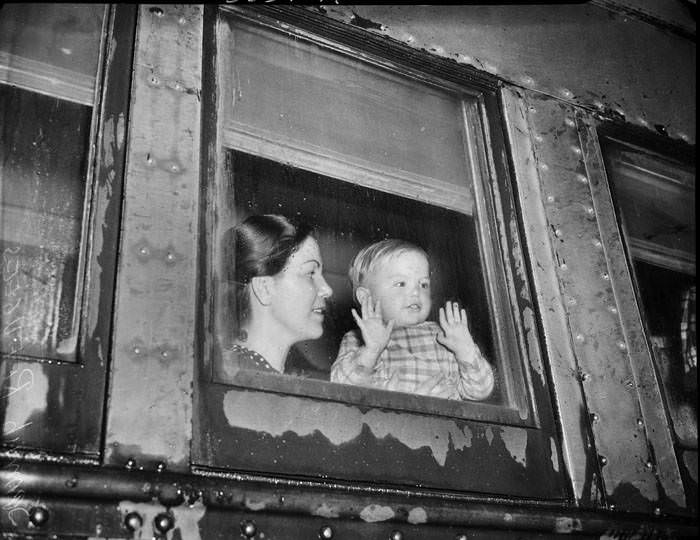 Spanish Civil War refugees on train, 1940