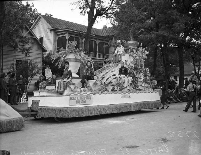 Battle of Flowers Jefferson High School float, 1941
