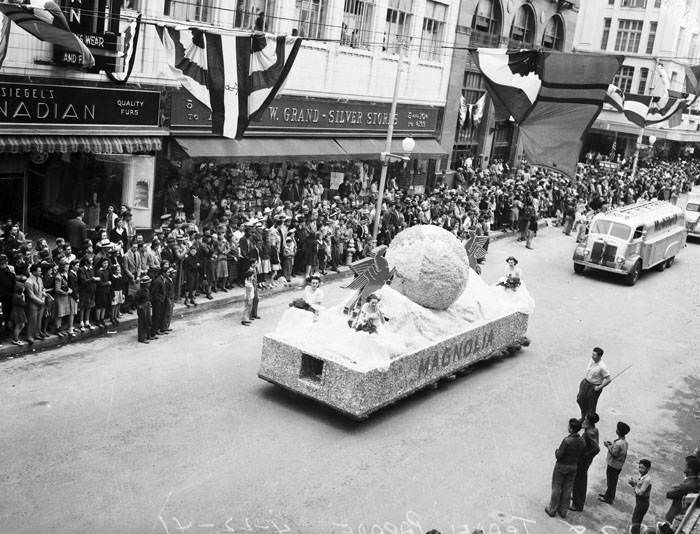 1941 Trades Day Parade with Magnolia Petroleum Company float, 1941