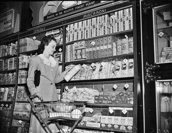 Mrs. C.L. Witherspoon, Jr. shopping in grocery store, 1943