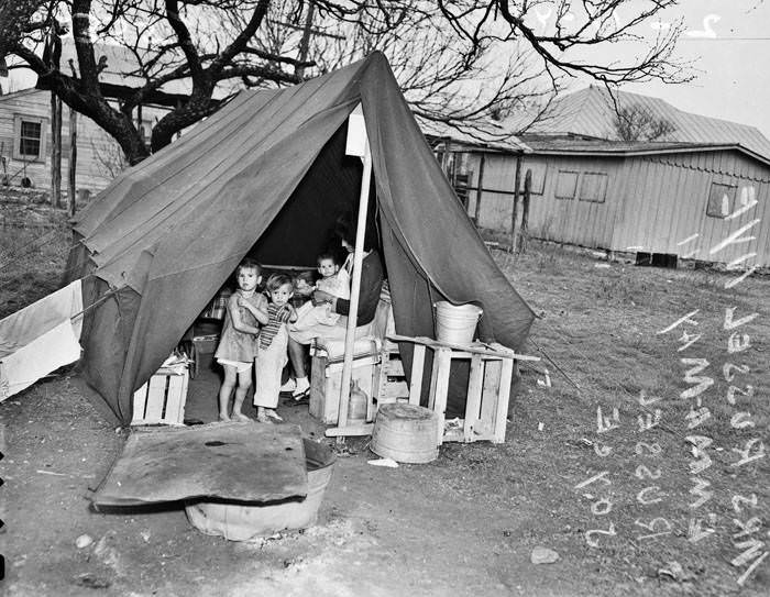 Russell Nye family intent on Olmos Drive, 1947