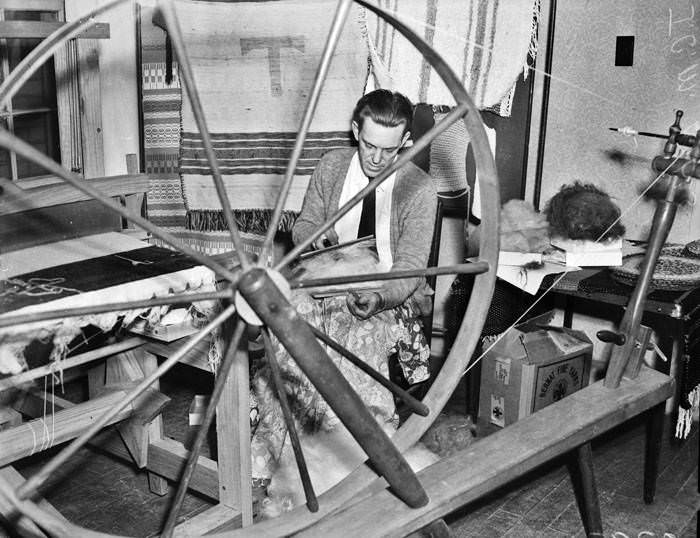 J.C.M. Bills weaving a suit of clothes for himself, 1940