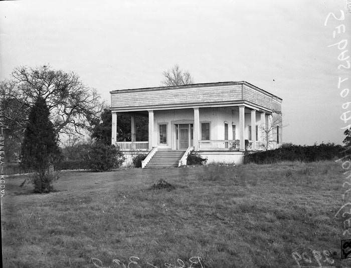 Exterior of ''Sebastopol,'' Col. Joshua Young's house, Seguin, 1942