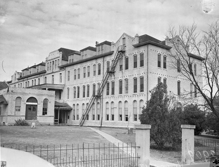 Former Westmoorland College building, part of University of San Antonio, 1942