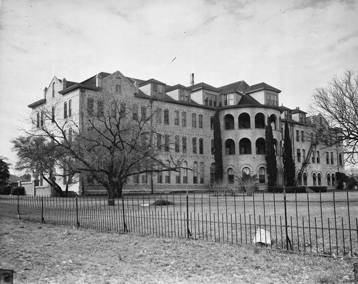 Former Westmoorland College building, part of University of San Antonio, 1942