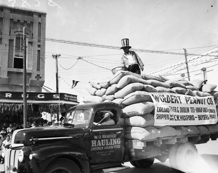 Woldert Peanut Company float in parade, Peanut Festival, 1949.