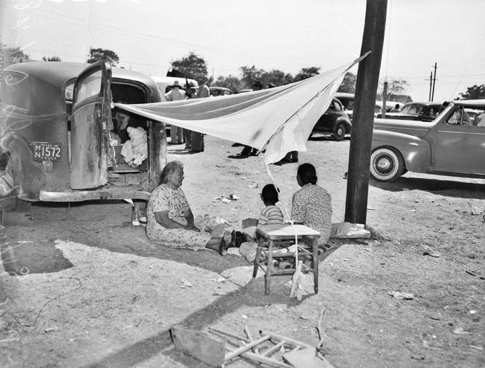 Rev. Elder Bonds at Lincoln Courts Park, San Antonio, 1948