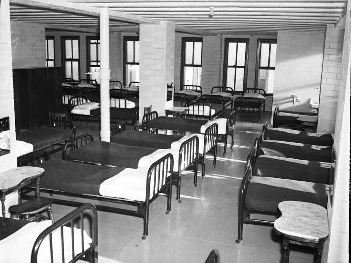 Bed wards at Riverview Hospital, 1943