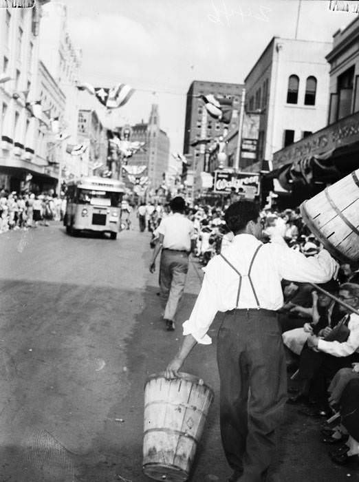 Crate vendors at 1940 Battle of Flowers Parade, 1940