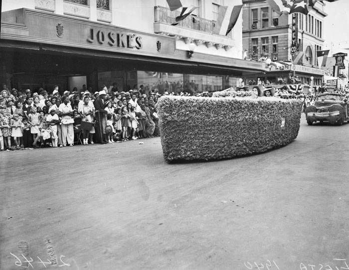 Battle of Flowers Parade - Gamma Chi sorority float, 1940