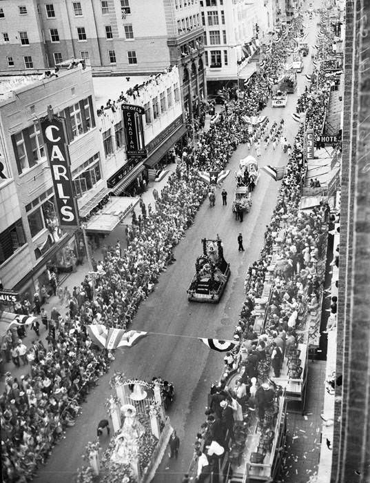 1940 Battle of Flowers Parade - Parade participants on Houston Street, 1940