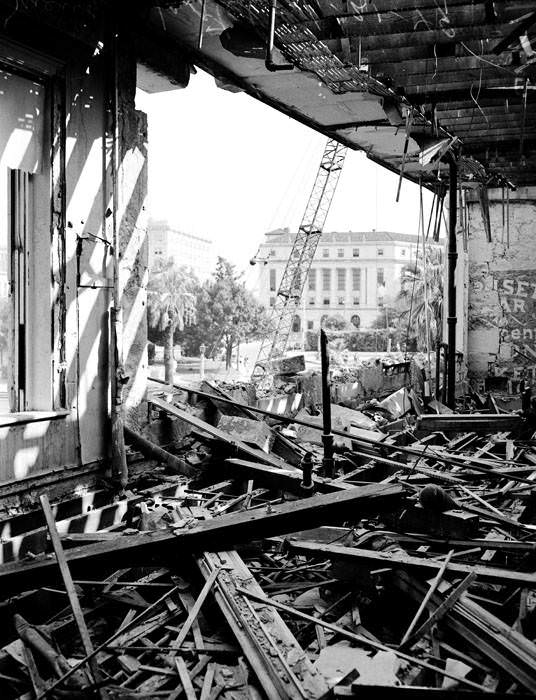 Demolition of north addition of Menger Hotel, 1949