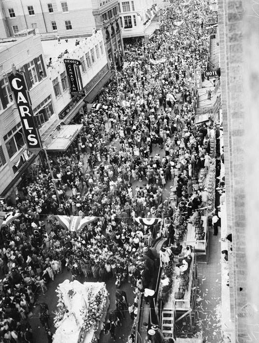 Battle of Flowers Parade - Crowd on Houston Street, 1940