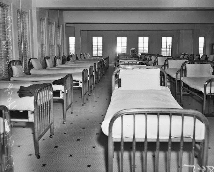 Beds in ward at San Antonio State Hospital, 1949