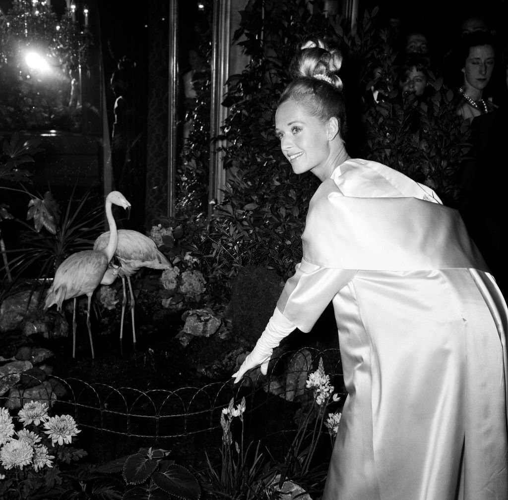 Tippi Hedren attends the premiere of 'The Birds' at the Odeon Leicester Square, 29th August 1963.