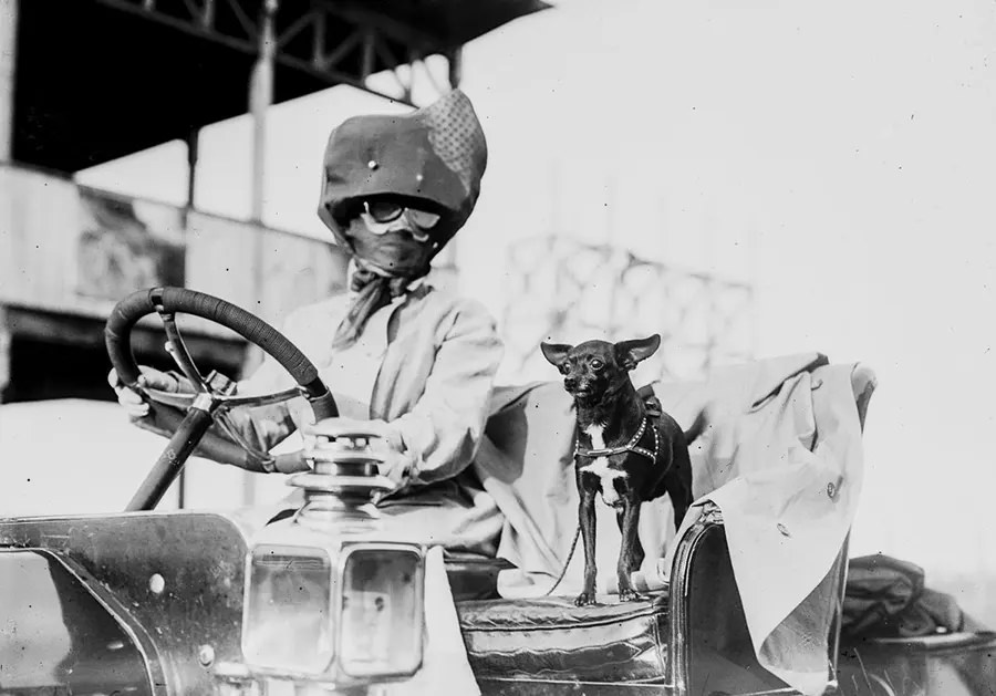 The Early Automobilist Fashion: What Drivers Wore in the early 1900s While Driving Roofless Cars