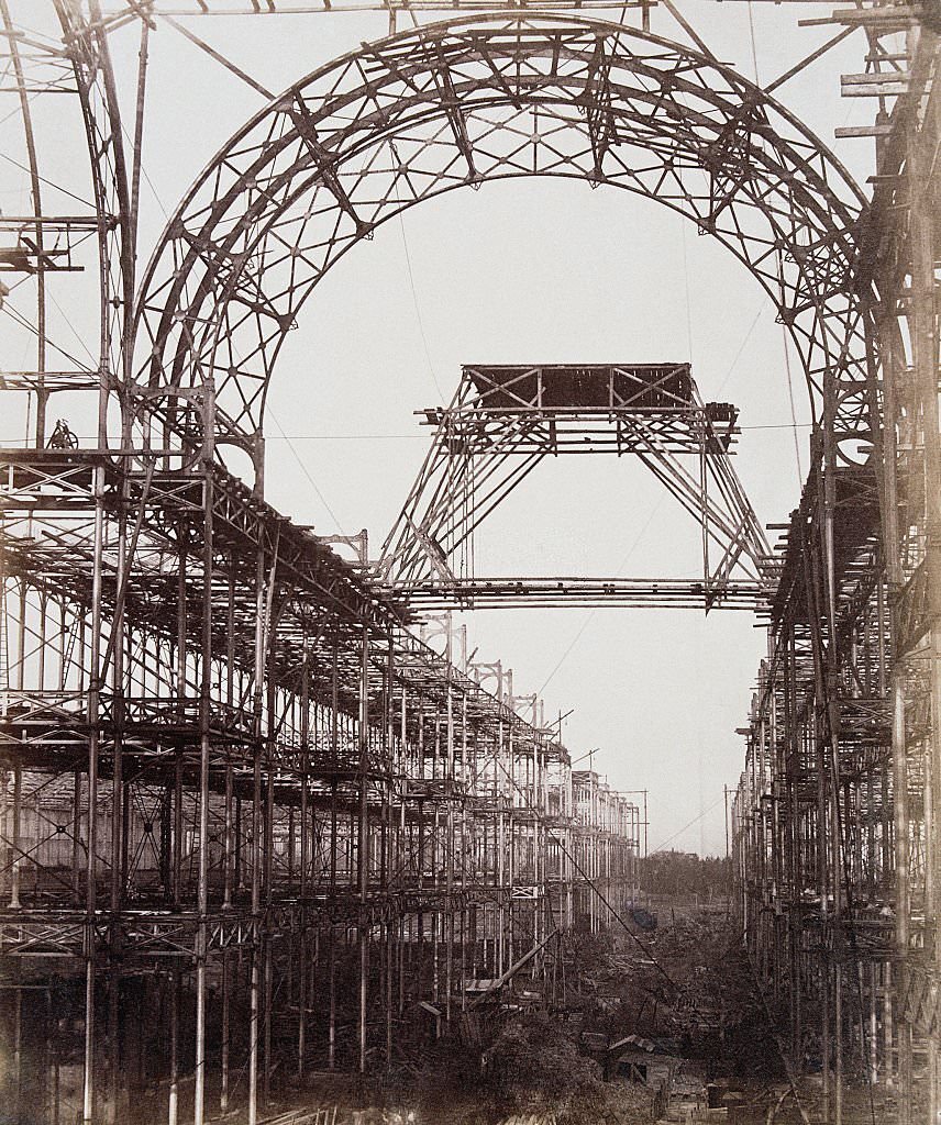 The nave and north transept of the Crystal Palace being reconstructed.