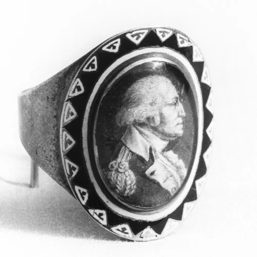 Mourning ring with an embedded image.