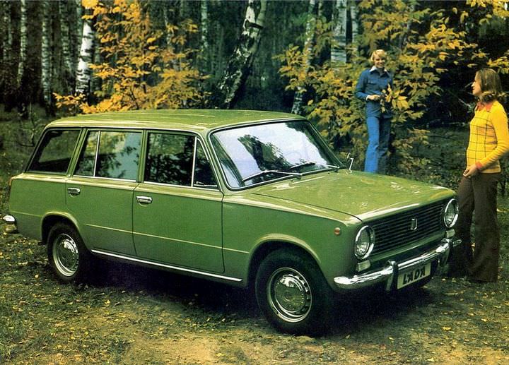 Stunning Vintage Advertisements of Soviet Cars from the 1970s and 1980s