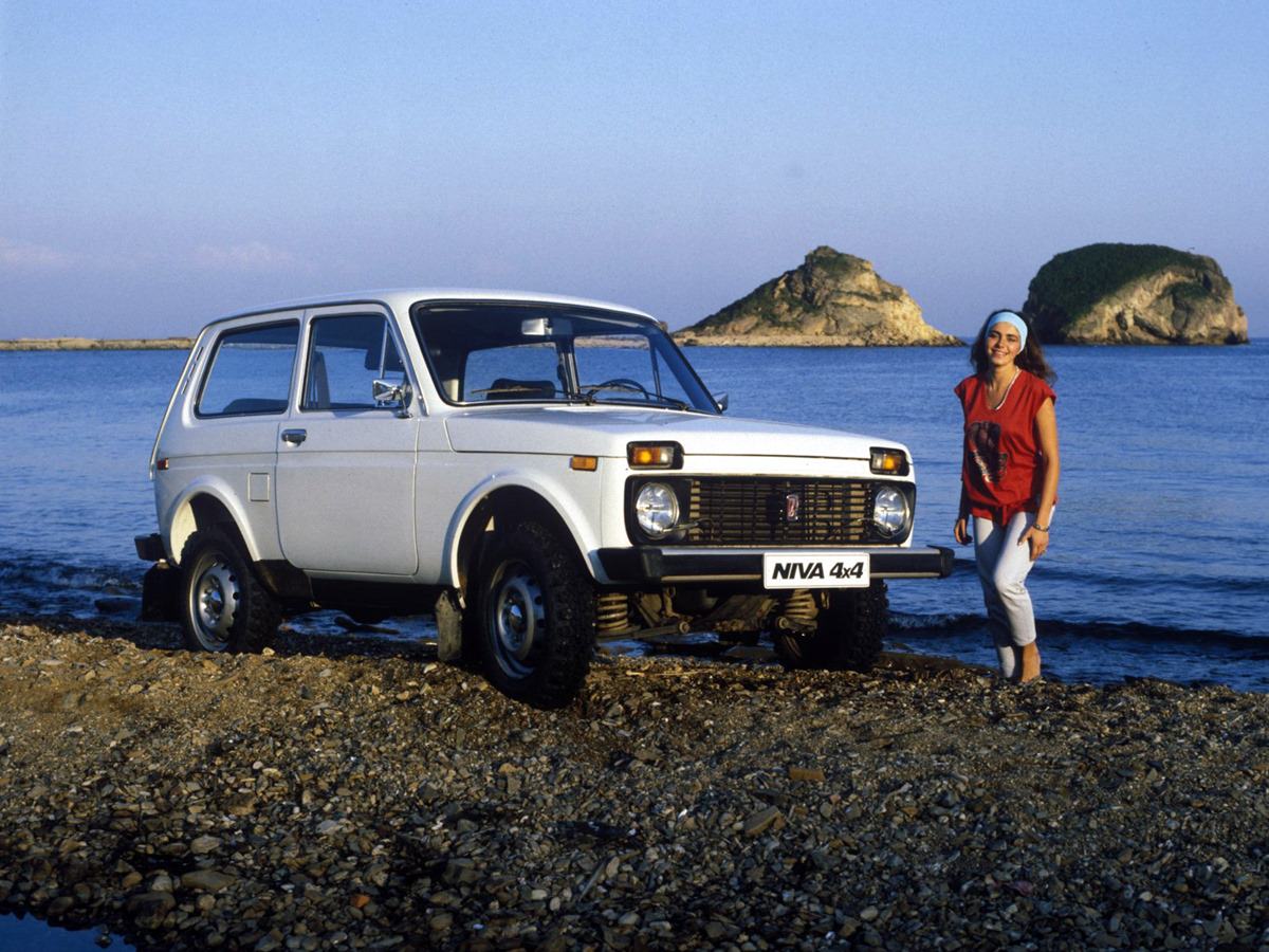 Stunning Vintage Advertisements of Soviet Cars from the 1970s and 1980s