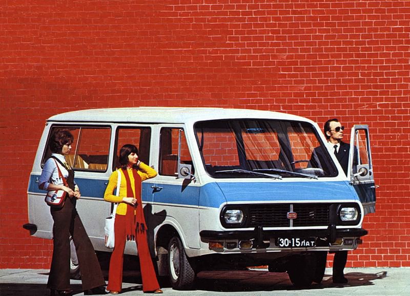 Stunning Vintage Advertisements of Soviet Cars from the 1970s and 1980s