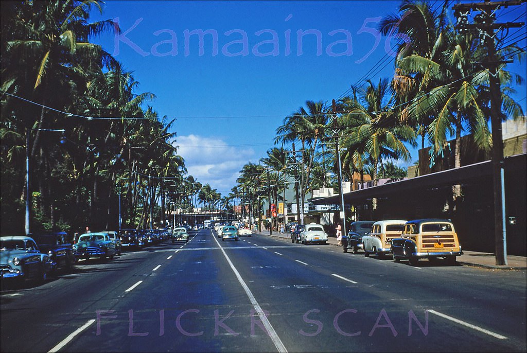 Nice clear view along Kalakaua Avenue, 1950s
