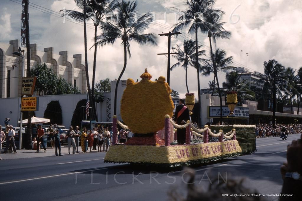 Aloha Week parade on Kalakaua Avenue east of Seaside Avenue, 1961