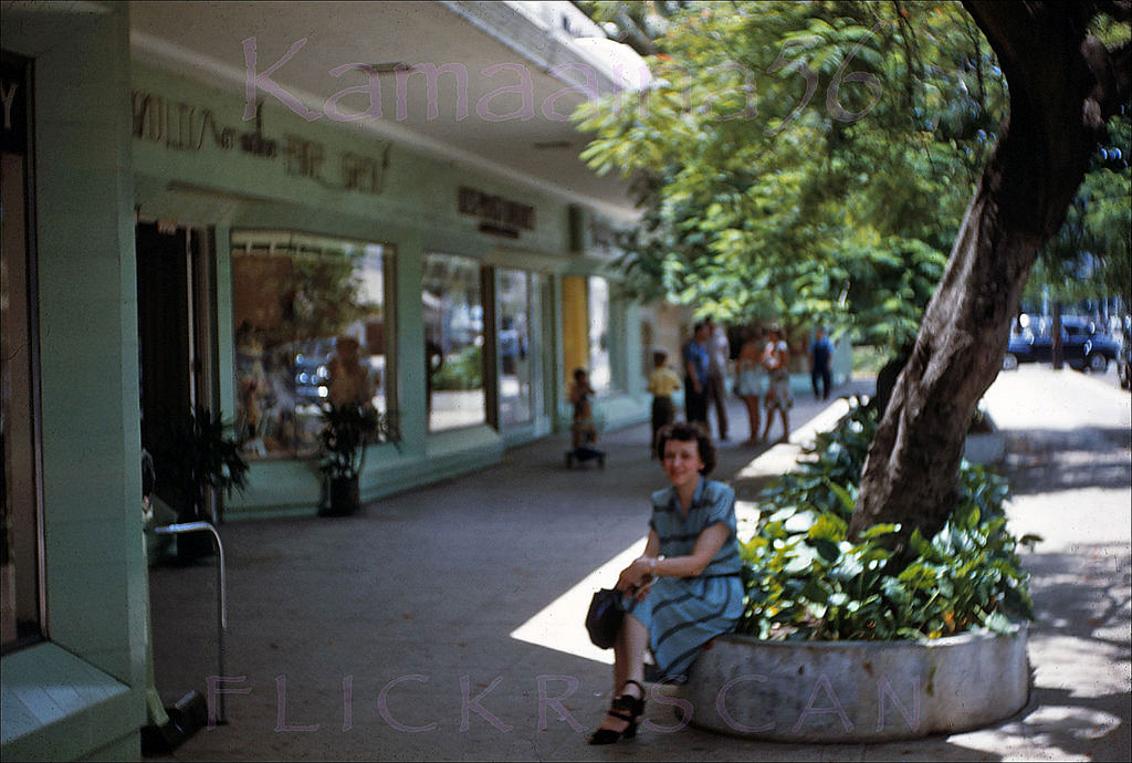 The shops between the old Waikiki Theater and Liberty House on the mauka side of Kalakaua Avenue, 1947