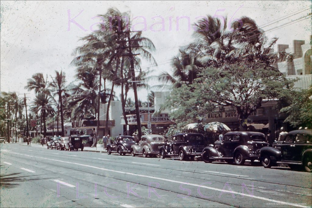 Looking towards the mauka side of Kalakaua Avenue at the Waikiki Theater block, 1946