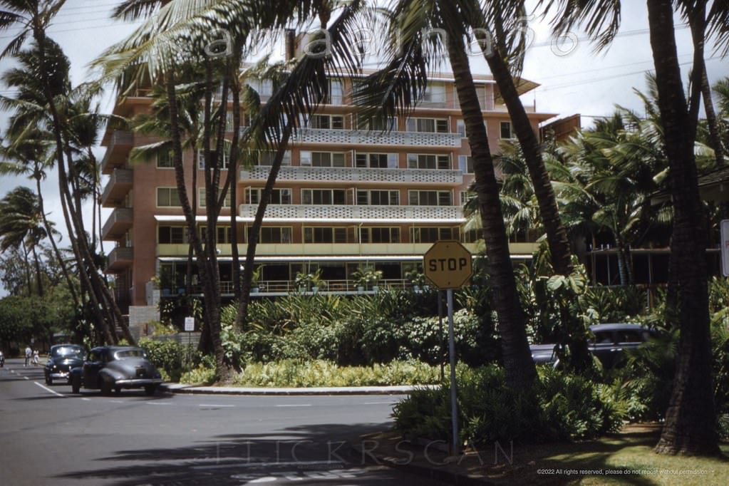 The Lewers Road side of the 1950 makai (seaward) wing of the Edgewater Hotel, 1951.