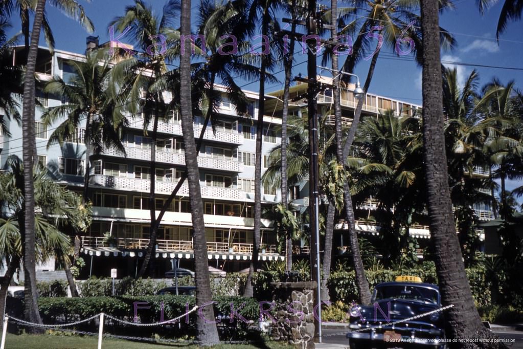 Hotelier Roy Kelley’s Edgewater Hotel looking across Kalia Road from the driveway of the Halekulani Hotel, 1958