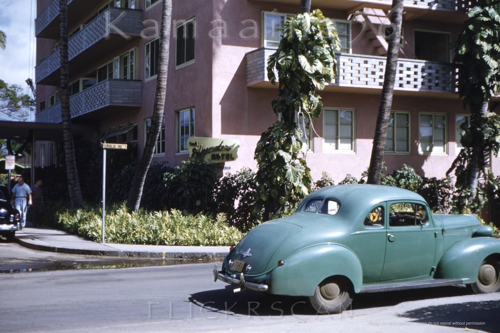 The Kalia Road side of Hotelier Roy Kelley’s Edgewater Hotel at the corner of Beachwalk, 1951.