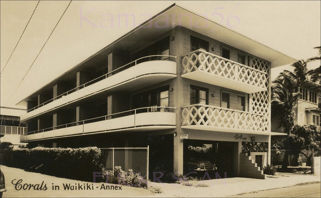 The Corals apartment building on the ewa side of Kaiulani Avenue at Tusitala, just makai of Ala Wai in what came to be known as the “Waikiki Jungle”, 1959