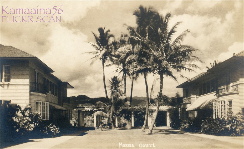Looking makai at the courtyard and bungalows across Kalakaua Avenue from the Moana Hotel.