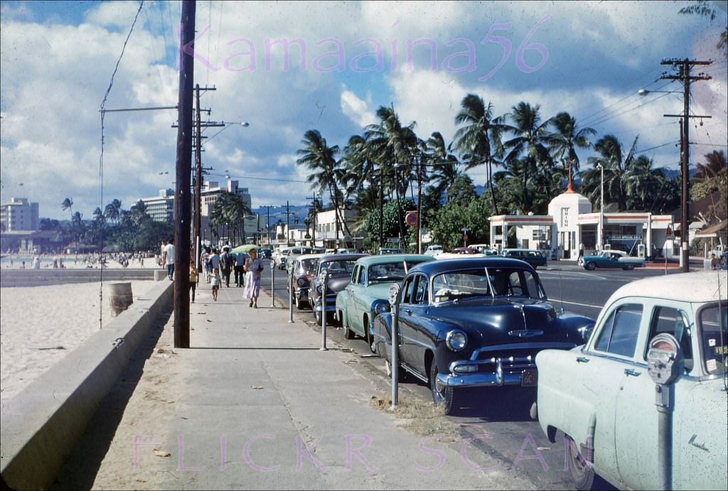 Kalakaua Avenue towards the intersection with Kapahulu Avenue, 1958