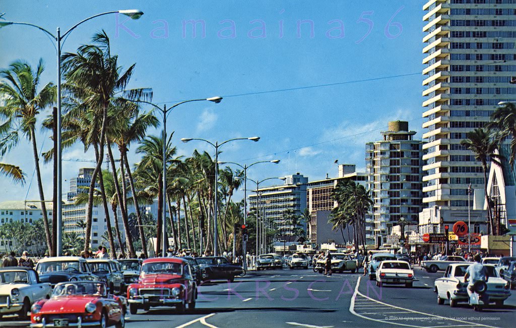 The Union 76 gas station is still at the intersection of Kalakaua and Kapahulu Avenues, 1964