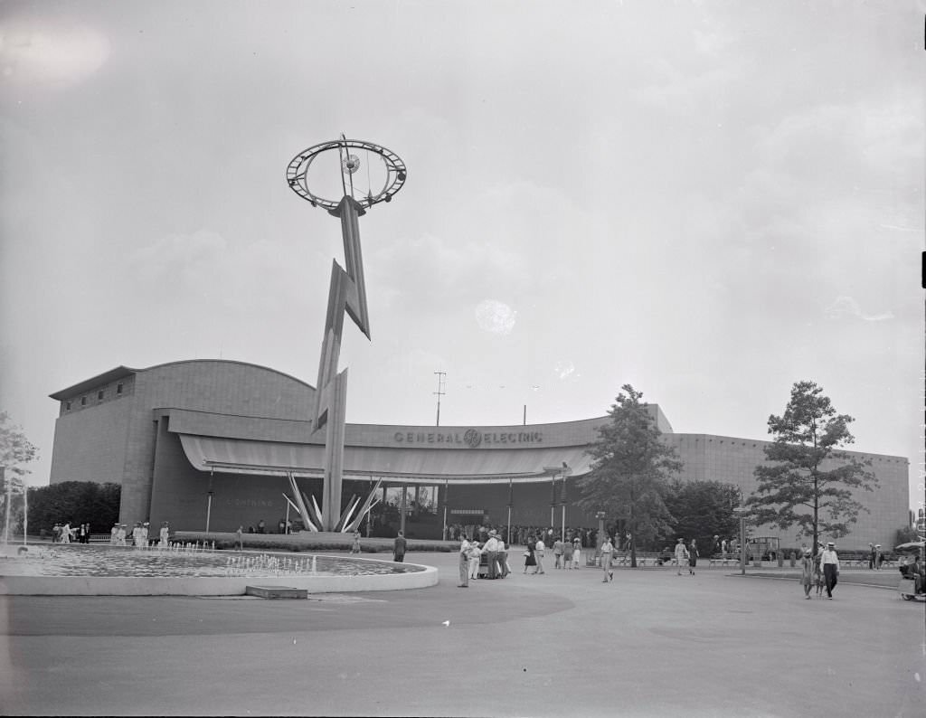Exterior view of the General Electric Exhibit at the World's Fair.