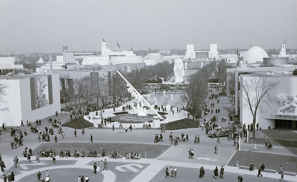 General view of the World's Fair as seen from the Helicline of Theme Center.