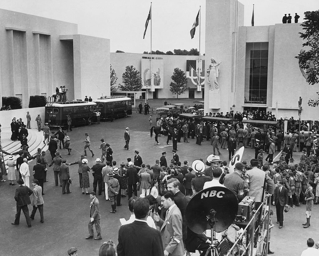 NBC mobile transmitters in operation at the New York World's Fair in 1939, during the visit of their majesties King George VI and Queen Elizabeth II of England.