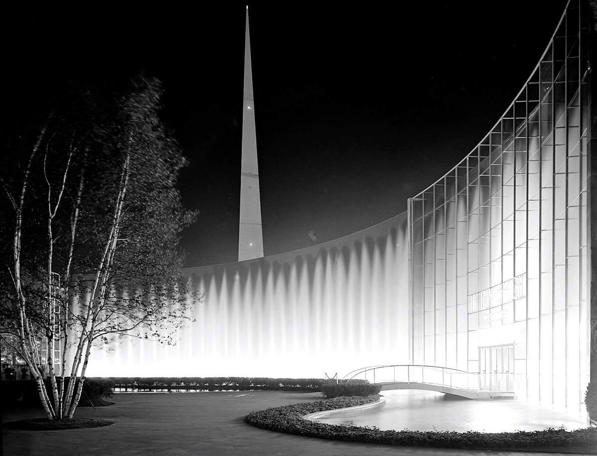 A World's Fair night views of Consolidated Edison's fountains, on June 24, 1939.