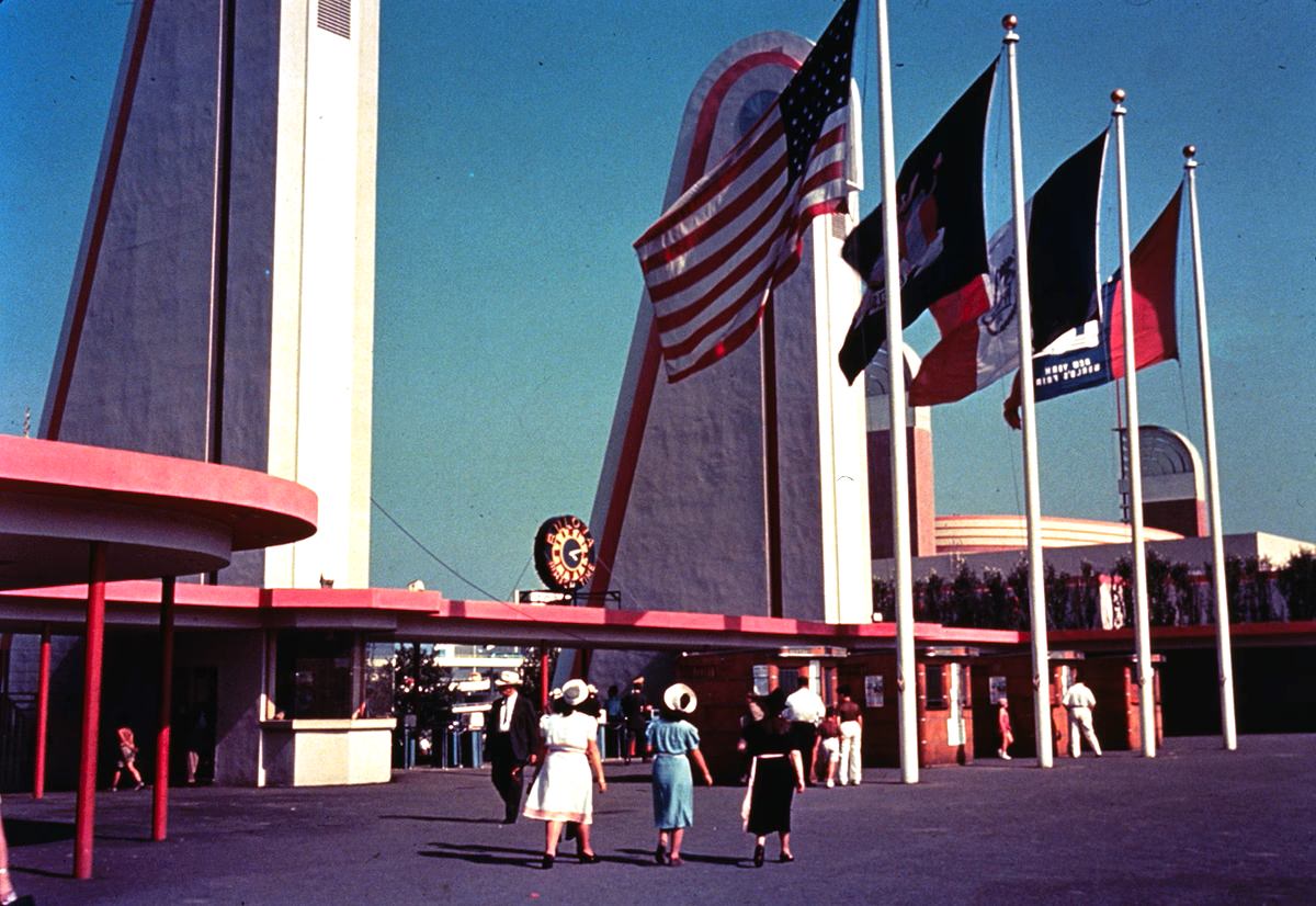 Color view of the 1939 World's Fair. Corona gate with Bulova clock, ca 1939.