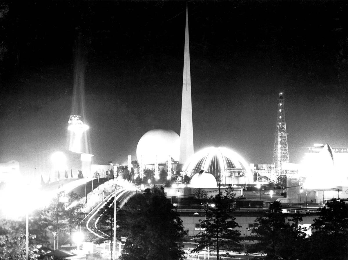 General night view of the World's Fair, New York City, September 15, 1939.